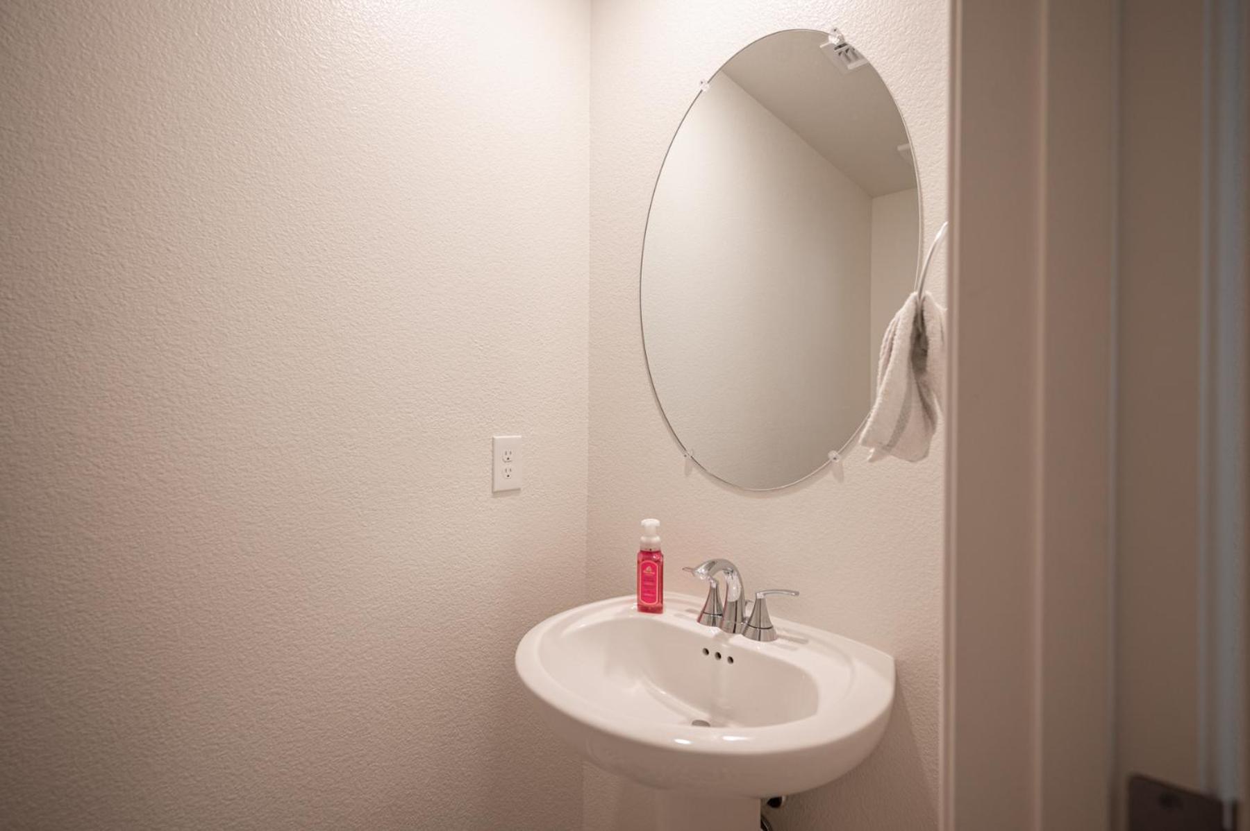 Beautiful Brand New 2 Bedroom Vegas Home! Fits 12 Or More,15-20 Minutes From Lv Strip Las Vegas Eksteriør bilde